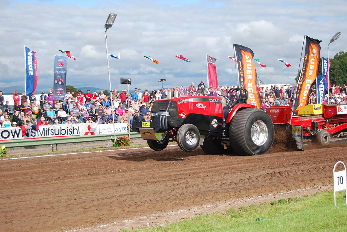 david jones in a tractor pulling competition