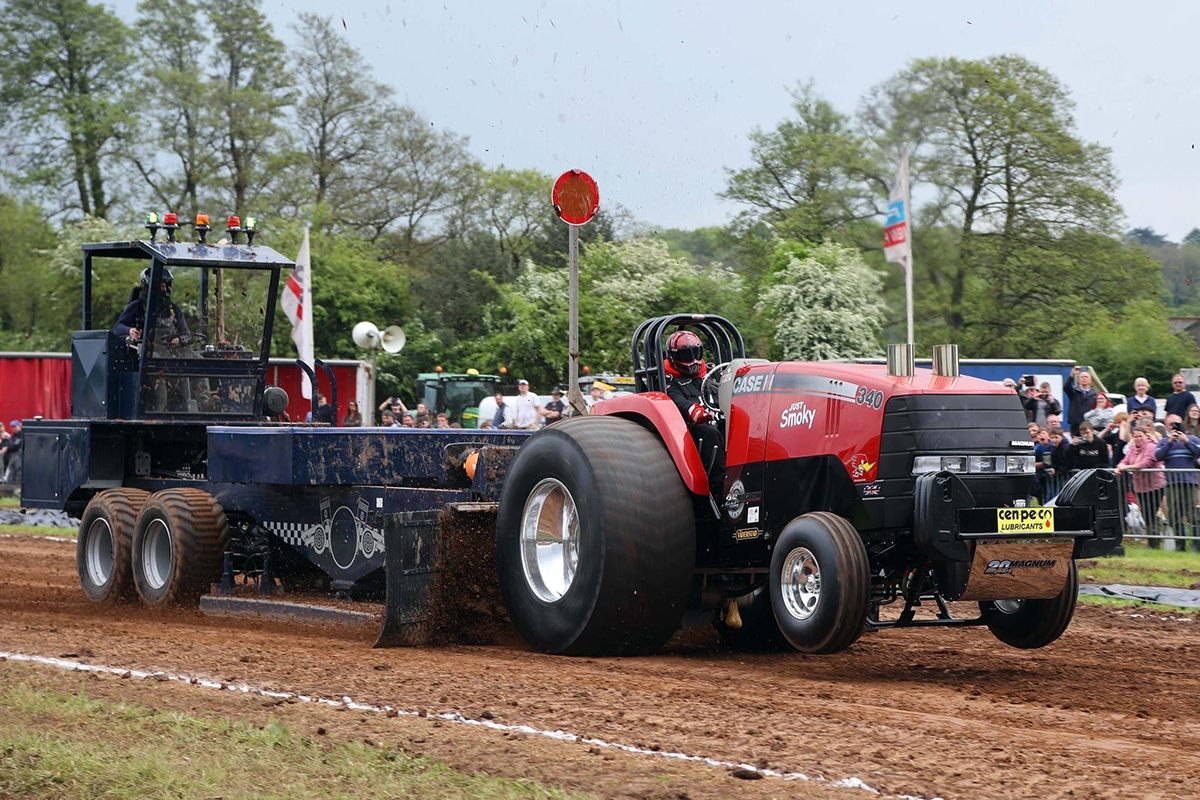 on the limit tractor pulling team